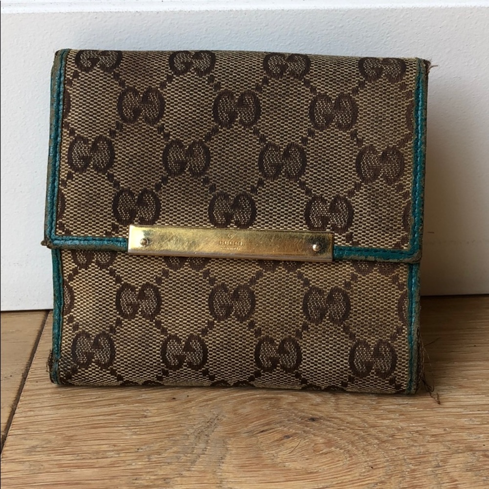 Gucci wallet with pocket